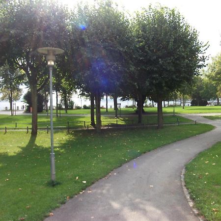Aeltere Fewo Am Uferpark Friedrichshafen Luaran gambar